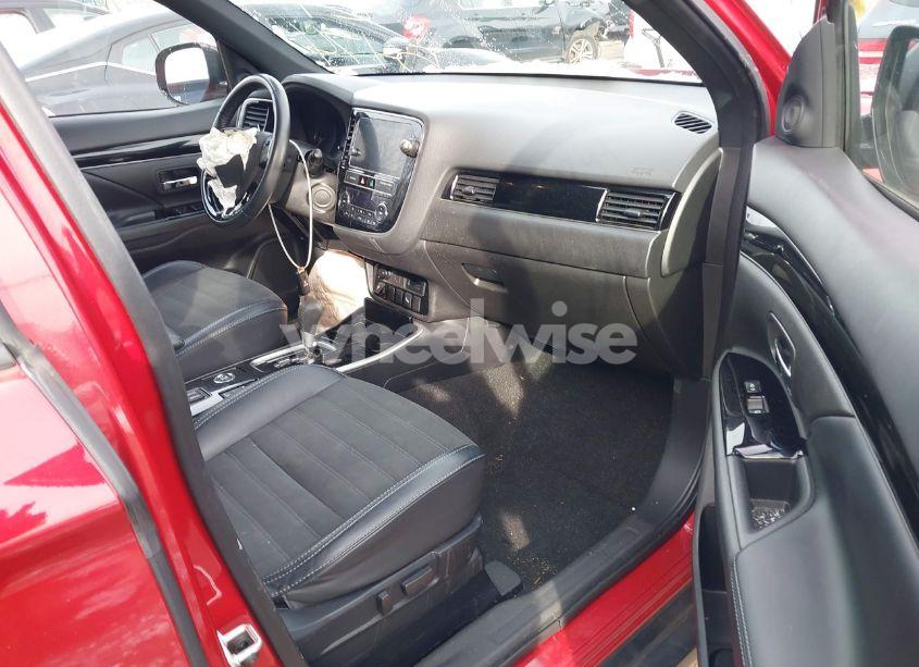 Photo 5 of 2019 Mitsubishi Outlander LE (VIN JA4AZ3A3XKZ039708)