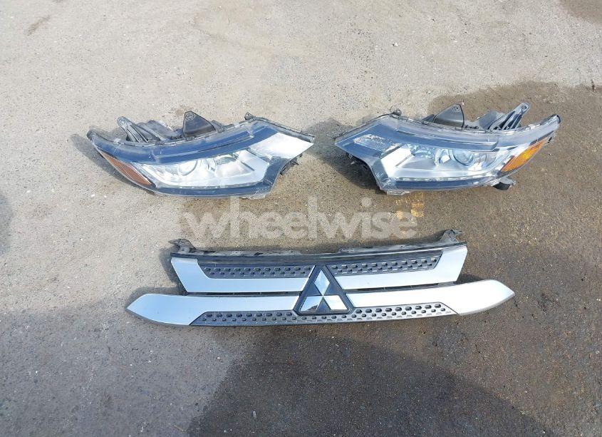 Photo 12 of 2019 Mitsubishi Outlander SE (VIN JA4AZ3A3XKZ044195)