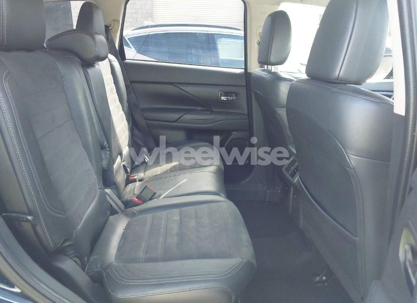 Photo 8 of 2019 Mitsubishi Outlander SE (VIN JA4AZ3A3XKZ044195)