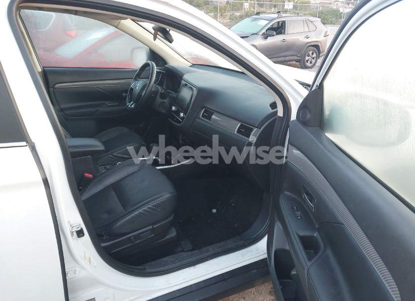 Photo 5 of 2020 Mitsubishi Outlander ES 2.4 S-AWC/LE 2.4 S-AWC/SE 2.4 S-AWC/SEL 2.4 S-AWC/SP 2.4 S-AWC (VIN JA4AZ3A3XLZ038348)