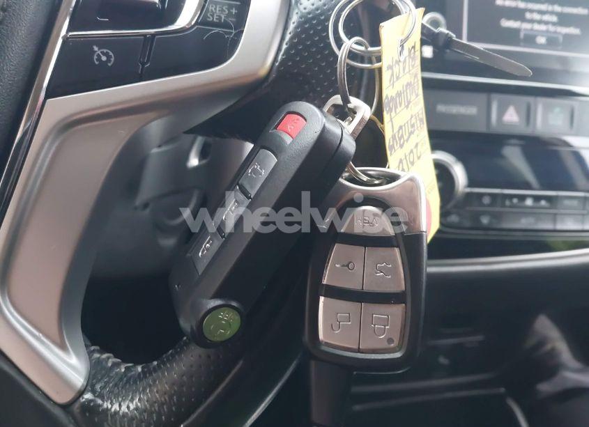 Photo 11 of 2018 Mitsubishi Outlander PHEV SEL (VIN JA4J24A51JZ026128)