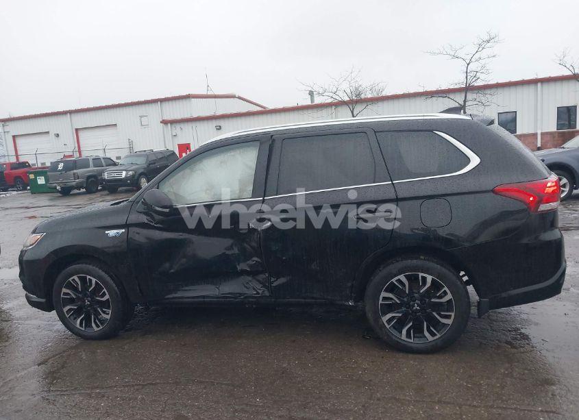 Photo 14 of 2018 Mitsubishi Outlander PHEV SEL (VIN JA4J24A51JZ026128)