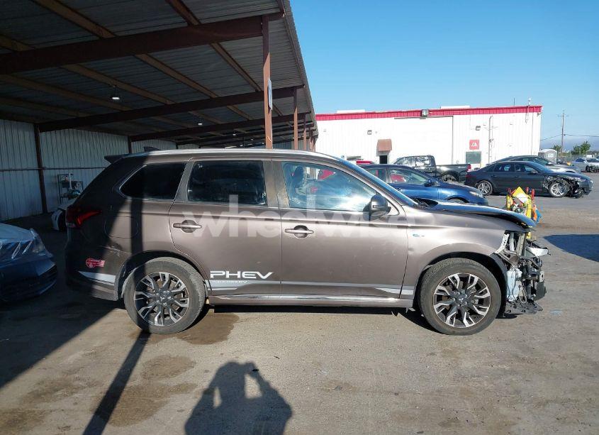 Photo 14 of 2018 Mitsubishi Outlander PHEV SEL (VIN JA4J24A51JZ055273)
