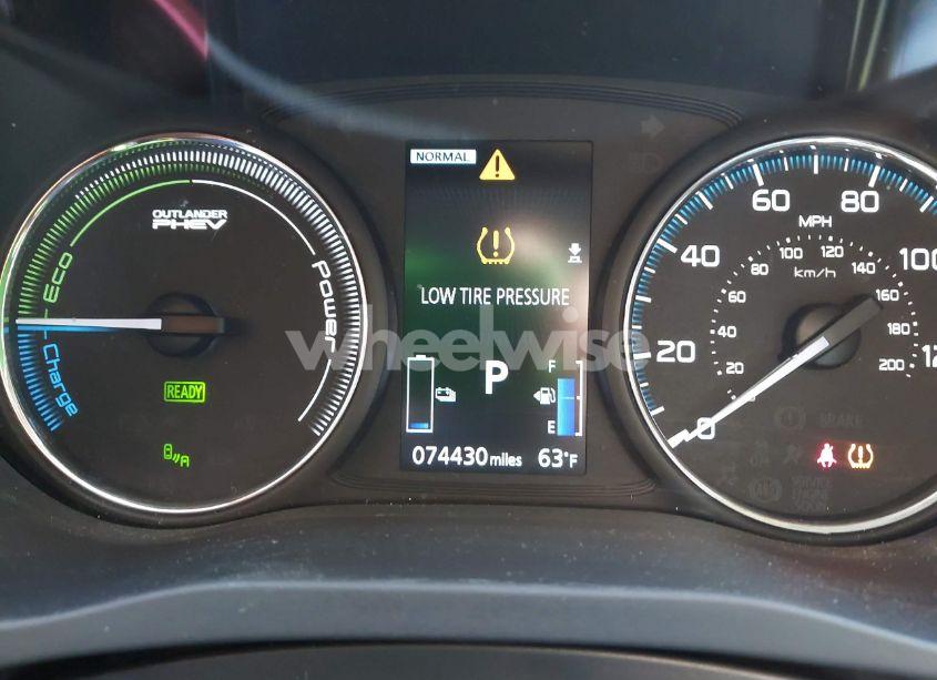 Photo 16 of 2018 Mitsubishi Outlander PHEV SEL (VIN JA4J24A51JZ055273)