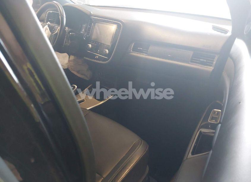 Photo 5 of 2020 Mitsubishi Outlander PHEV SEL S-AWC (VIN JA4J24A51LZ038816)