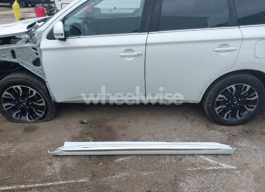 Photo 11 of 2018 Mitsubishi Outlander PHEV SEL (VIN JA4J24A52JZ052088)