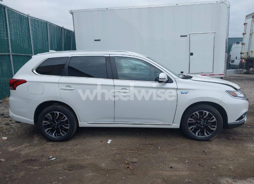 Photo 13 of 2018 Mitsubishi Outlander PHEV SEL (VIN JA4J24A52JZ052088)