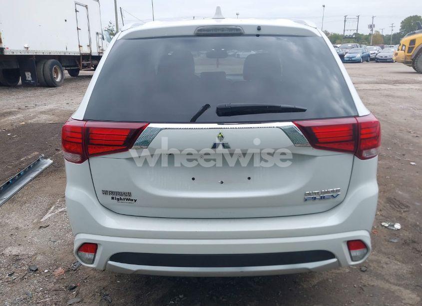 Photo 16 of 2018 Mitsubishi Outlander PHEV SEL (VIN JA4J24A52JZ052088)