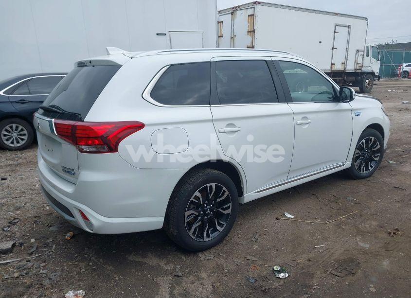 Photo 4 of 2018 Mitsubishi Outlander PHEV SEL (VIN JA4J24A52JZ052088)