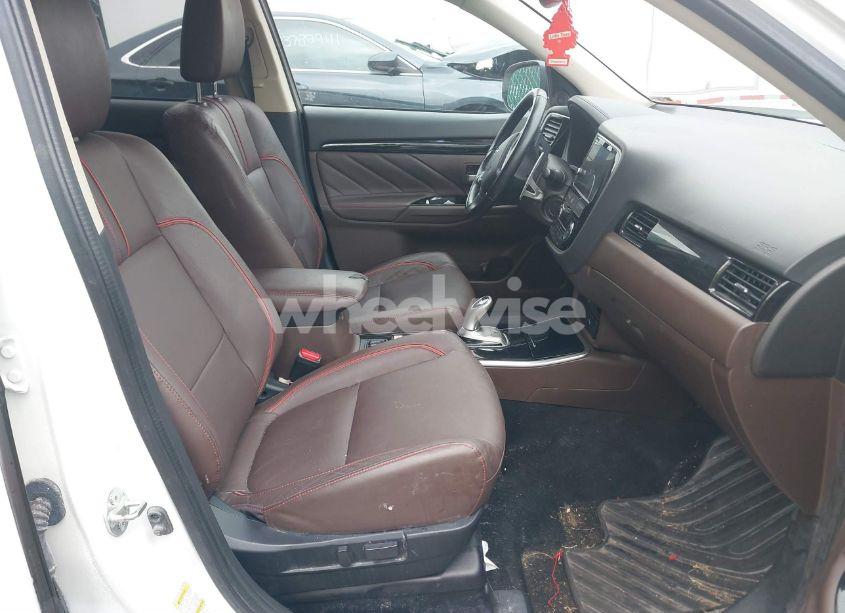 Photo 5 of 2018 Mitsubishi Outlander PHEV SEL (VIN JA4J24A52JZ052088)