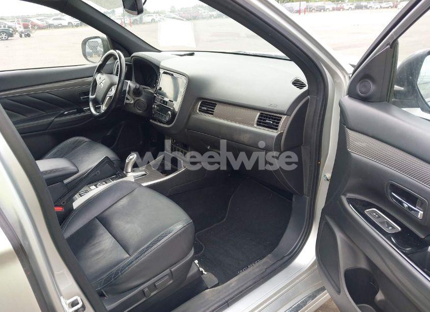 Photo 5 of 2019 Mitsubishi Outlander PHEV SEL (VIN JA4J24A53KZ053560)