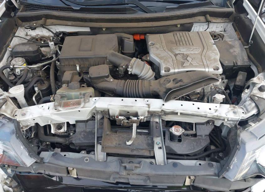 Photo 10 of 2018 Mitsubishi Outlander PHEV SEL (VIN JA4J24A54JZ055364)
