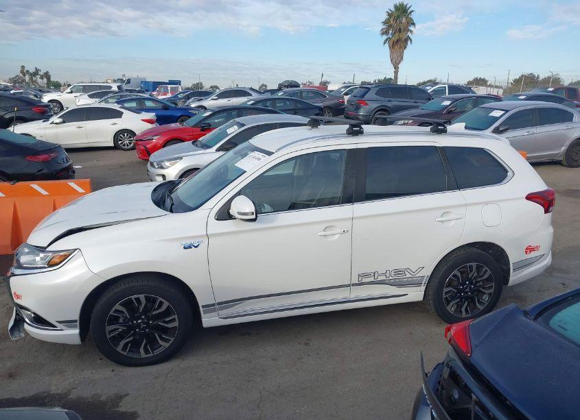 Photo 15 of 2018 Mitsubishi Outlander PHEV SEL (VIN JA4J24A54JZ055364)