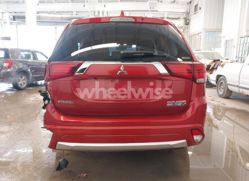 Photo 16 of 2018 Mitsubishi Outlander PHEV GT (VIN JA4J24A56JZ031552)