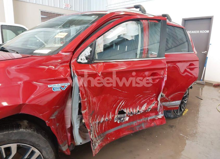 Photo 6 of 2018 Mitsubishi Outlander PHEV GT (VIN JA4J24A56JZ031552)