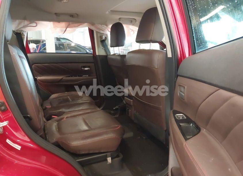 Photo 8 of 2018 Mitsubishi Outlander PHEV GT (VIN JA4J24A56JZ031552)