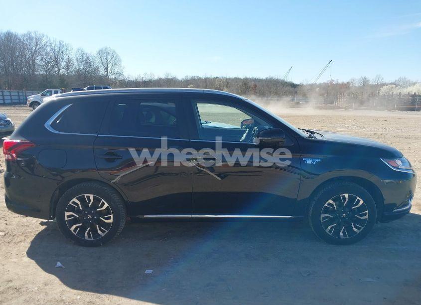 Photo 13 of 2018 Mitsubishi Outlander PHEV GT (VIN JA4J24A56JZ031678)