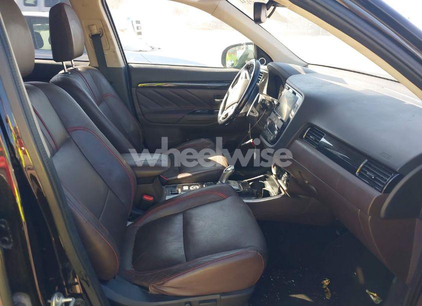 Photo 5 of 2018 Mitsubishi Outlander PHEV GT (VIN JA4J24A56JZ031678)