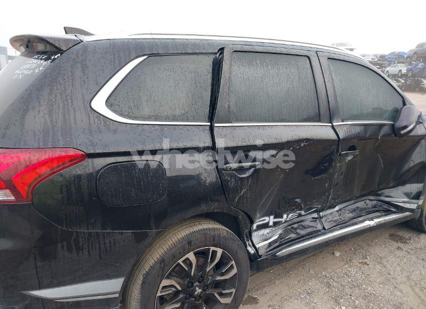 Photo 6 of 2018 Mitsubishi Outlander PHEV SEL (VIN JA4J24A59JZ032131)