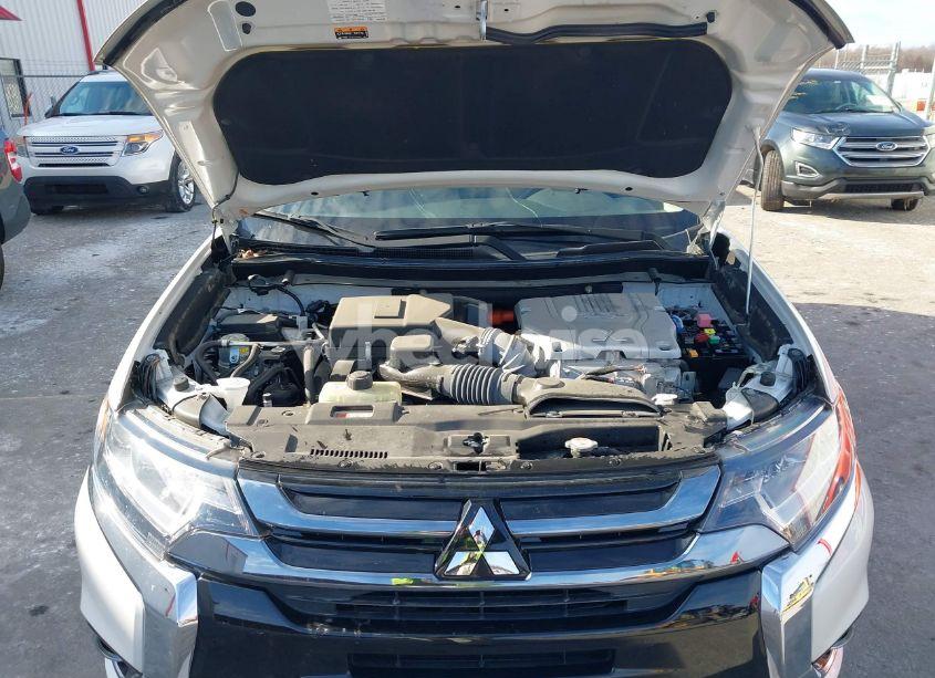 Photo 10 of 2018 Mitsubishi Outlander PHEV GT (VIN JA4J24A5XJZ057412)