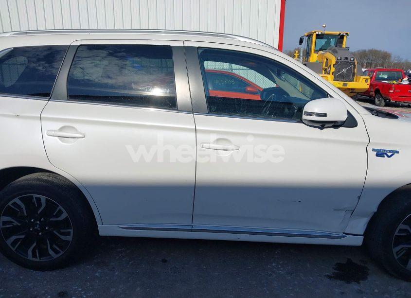 Photo 13 of 2018 Mitsubishi Outlander PHEV GT (VIN JA4J24A5XJZ057412)