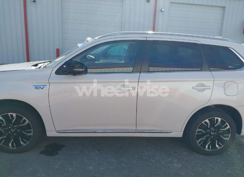 Photo 14 of 2018 Mitsubishi Outlander PHEV GT (VIN JA4J24A5XJZ057412)