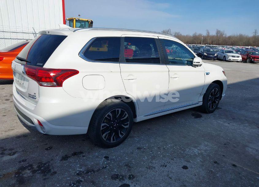 Photo 4 of 2018 Mitsubishi Outlander PHEV GT (VIN JA4J24A5XJZ057412)