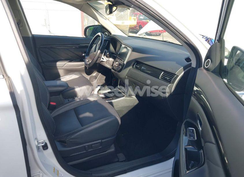 Photo 5 of 2018 Mitsubishi Outlander PHEV GT (VIN JA4J24A5XJZ057412)