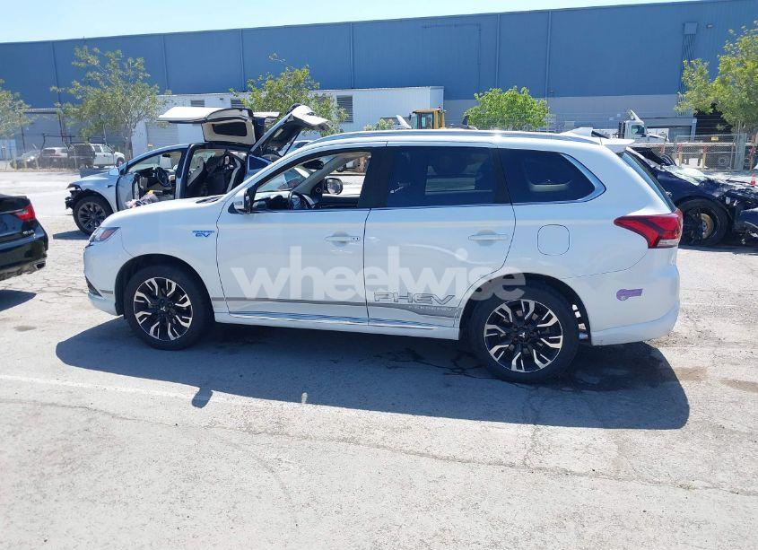 Photo 15 of 2018 Mitsubishi Outlander PHEV GT (VIN JA4J24A5XJZ065607)