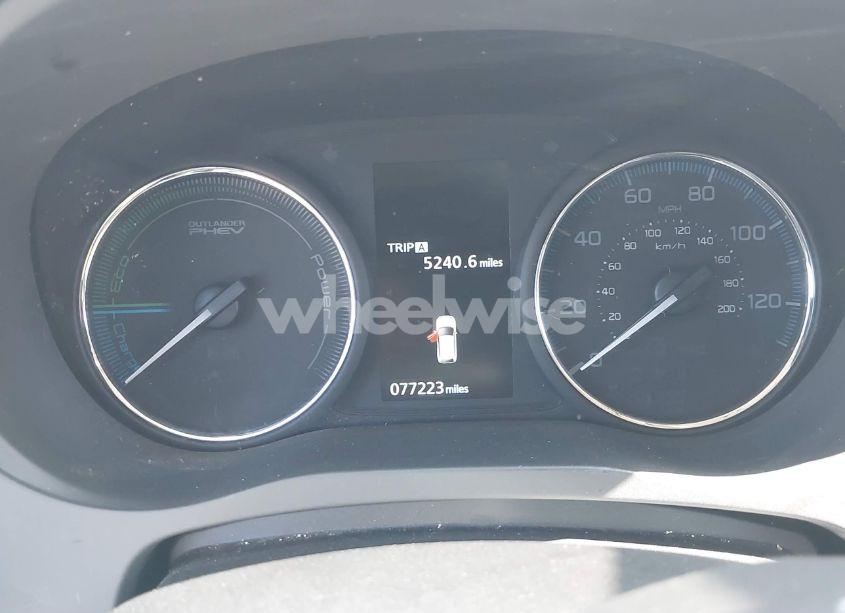 Photo 16 of 2018 Mitsubishi Outlander PHEV GT (VIN JA4J24A5XJZ065607)