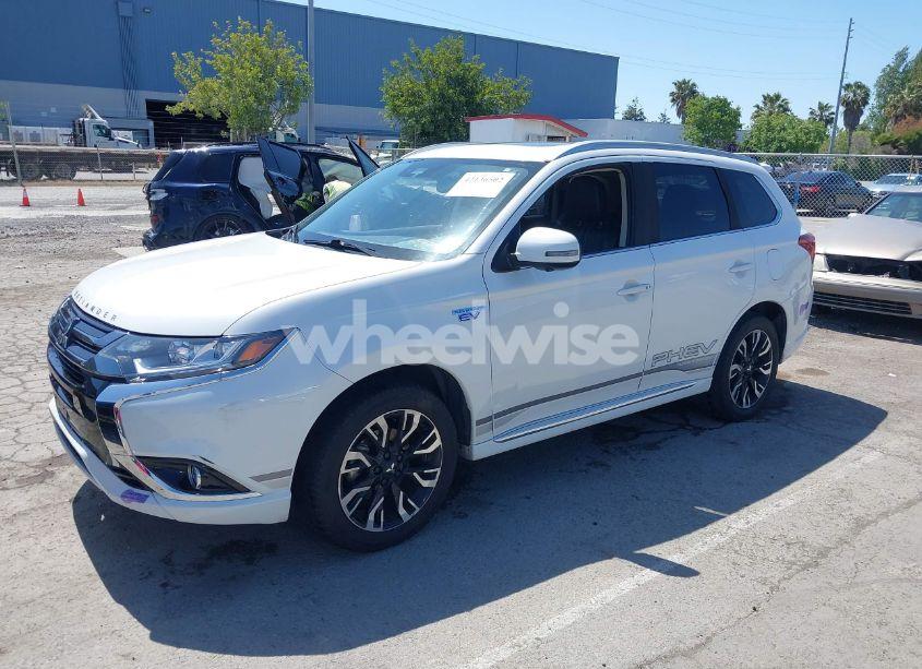 Photo 2 of 2018 Mitsubishi Outlander PHEV GT (VIN JA4J24A5XJZ065607)