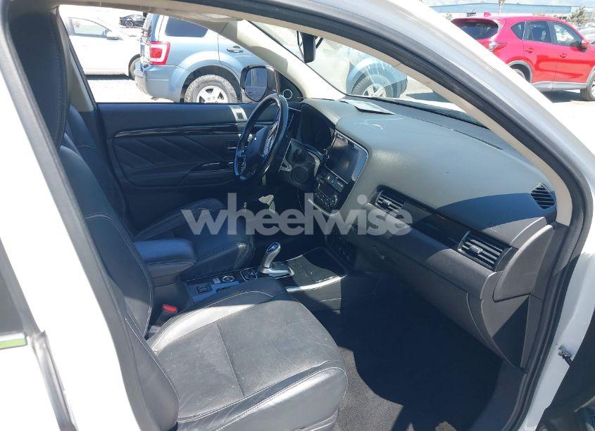 Photo 5 of 2018 Mitsubishi Outlander PHEV GT (VIN JA4J24A5XJZ065607)