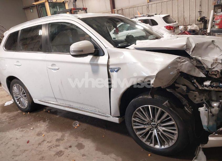 Photo 13 of 2022 Mitsubishi Outlander PHEV GT S-AWC/LE S-AWC/SEL S-AWC (VIN JA4J2VA72NZ026362)