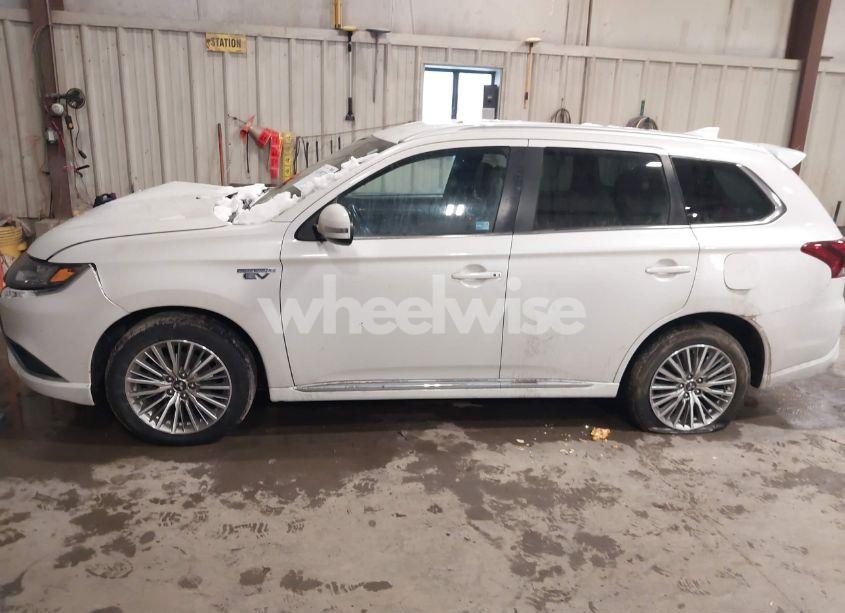 Photo 14 of 2022 Mitsubishi Outlander PHEV GT S-AWC/LE S-AWC/SEL S-AWC (VIN JA4J2VA72NZ026362)