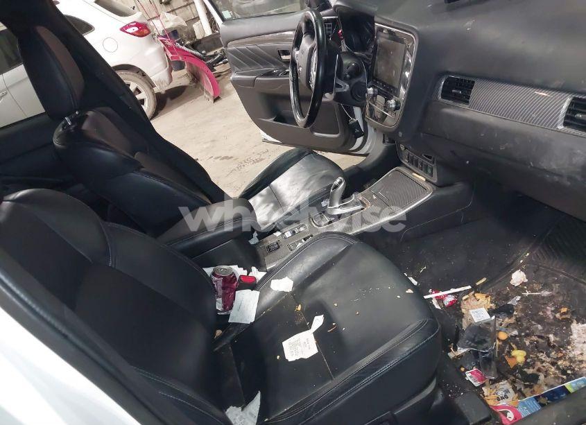 Photo 5 of 2022 Mitsubishi Outlander PHEV GT S-AWC/LE S-AWC/SEL S-AWC (VIN JA4J2VA72NZ026362)