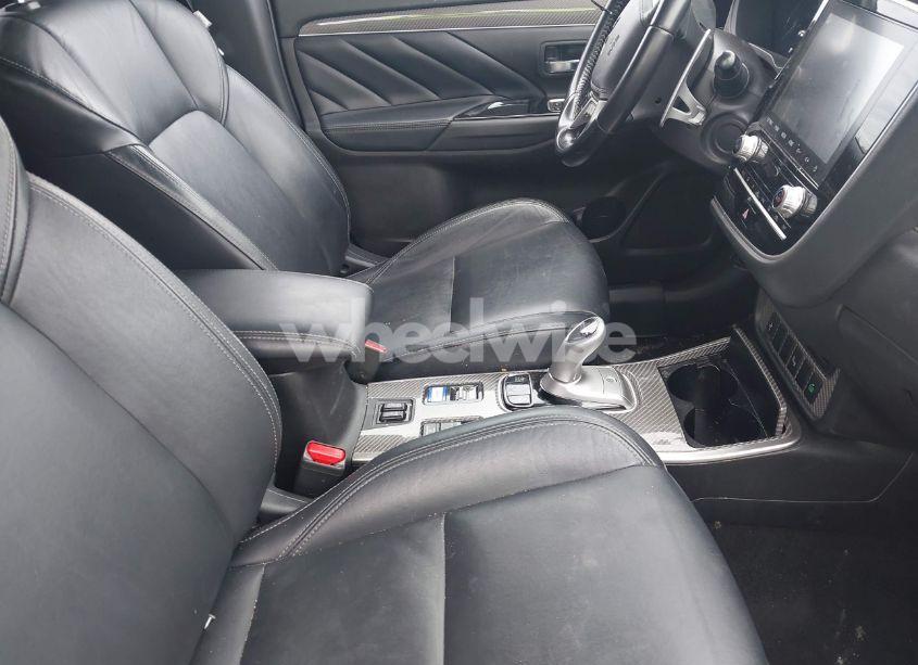 Photo 5 of 2022 Mitsubishi Outlander PHEV GT S-AWC/LE S-AWC/SEL S-AWC (VIN JA4J2VA72NZ026636)