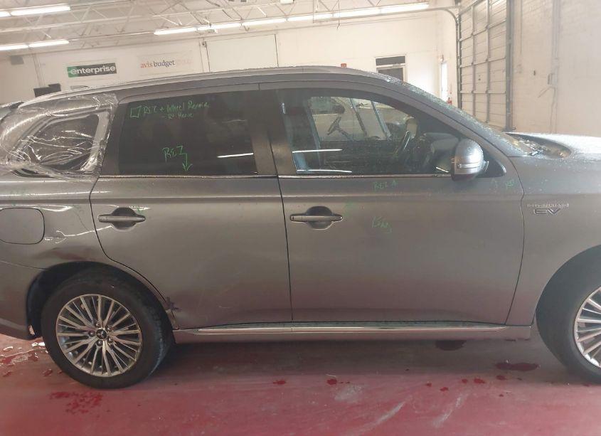 Photo 13 of 2022 Mitsubishi Outlander PHEV GT S-AWC/LE S-AWC/SEL S-AWC (VIN JA4J2VA7XNZ065541)