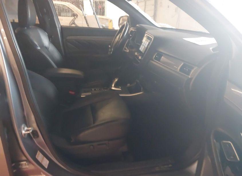 Photo 5 of 2022 Mitsubishi Outlander PHEV GT S-AWC/LE S-AWC/SEL S-AWC (VIN JA4J2VA7XNZ065541)