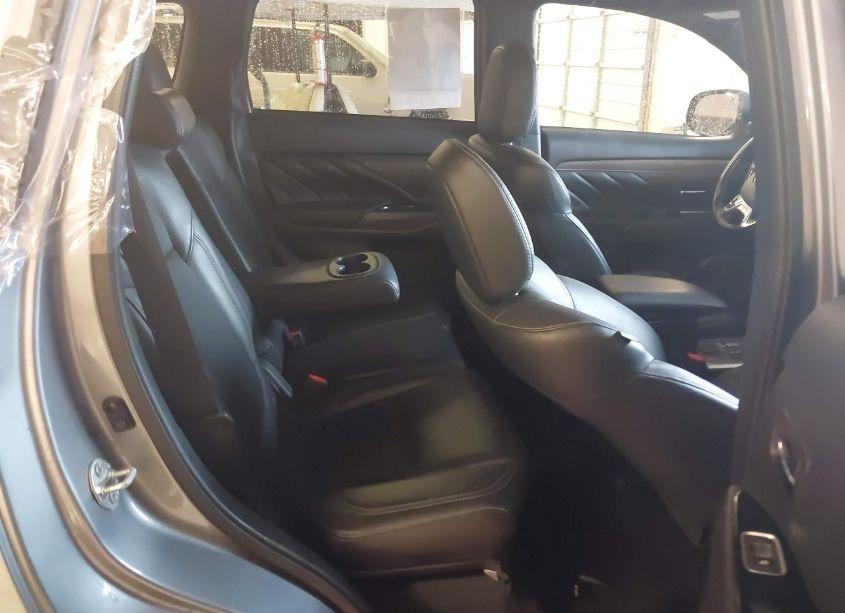 Photo 8 of 2022 Mitsubishi Outlander PHEV GT S-AWC/LE S-AWC/SEL S-AWC (VIN JA4J2VA7XNZ065541)