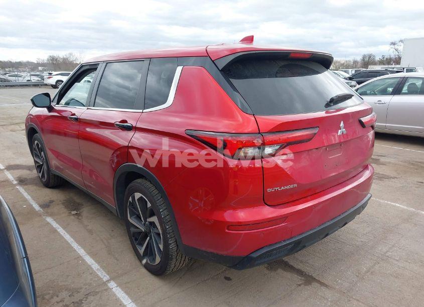 Photo 3 of 2022 Mitsubishi Outlander ES 2.5 2WD (VIN JA4J3TA80NZ020022)