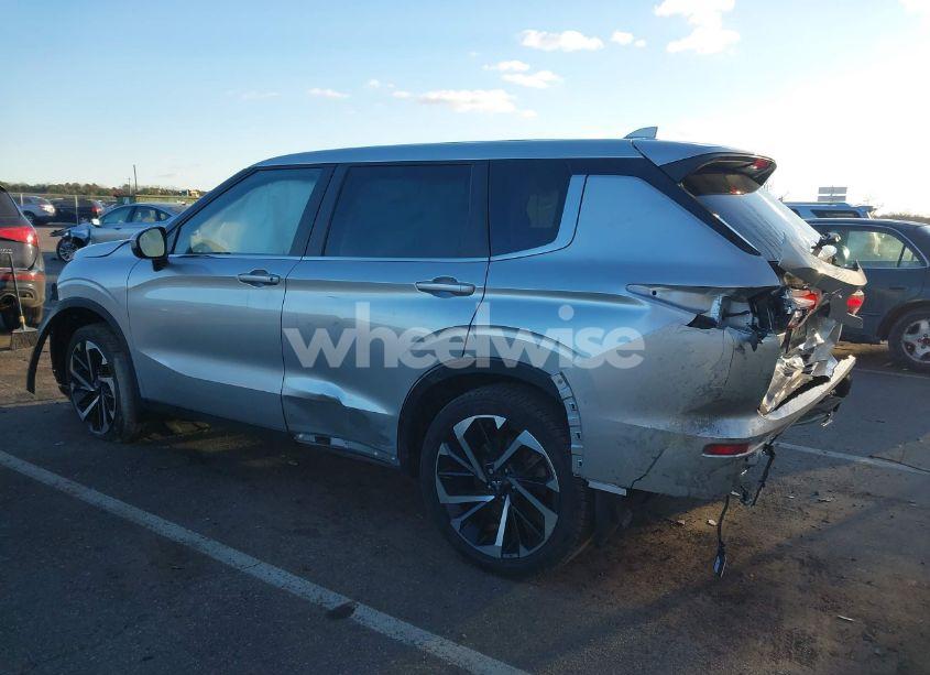 Photo 3 of 2022 Mitsubishi Outlander ES 2.5 2WD (VIN JA4J3TA83NZ072549)