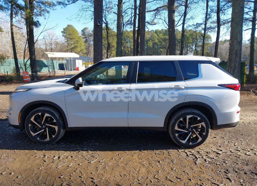 Photo 14 of 2022 Mitsubishi Outlander ES 2.5 2WD (VIN JA4J3TA86NZ049265)