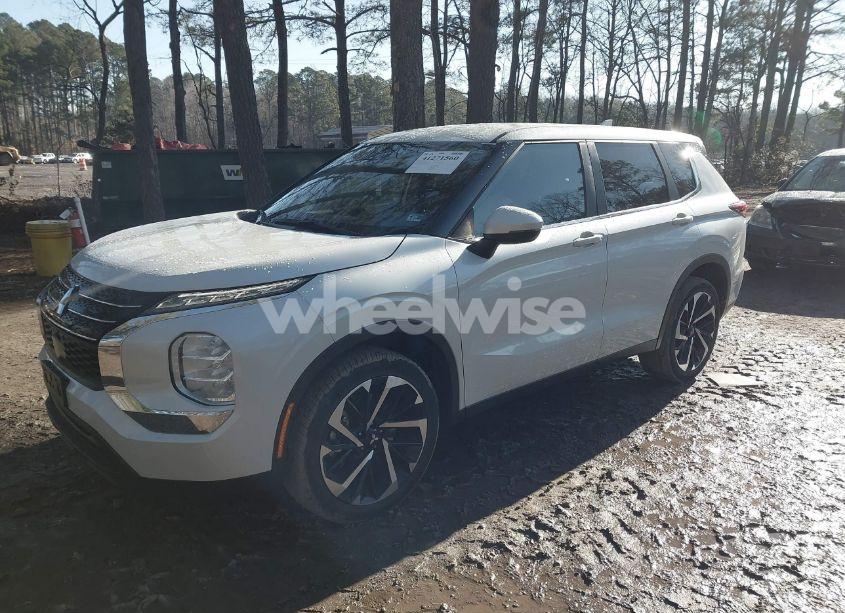 Photo 2 of 2022 Mitsubishi Outlander ES 2.5 2WD (VIN JA4J3TA86NZ049265)