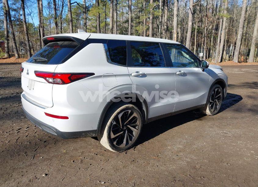 Photo 4 of 2022 Mitsubishi Outlander ES 2.5 2WD (VIN JA4J3TA86NZ049265)