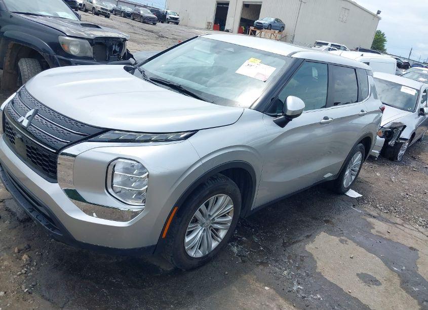 Photo 2 of 2022 Mitsubishi Outlander ES 2.5 2WD (VIN JA4J3TA8XNZ035093)