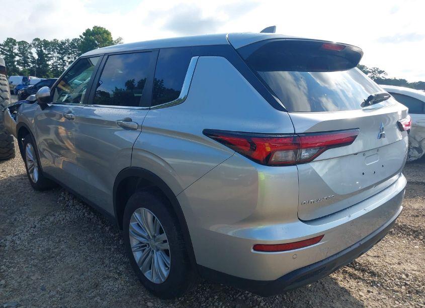 Photo 3 of 2022 Mitsubishi Outlander ES 2.5 2WD (VIN JA4J3TA8XNZ035093)