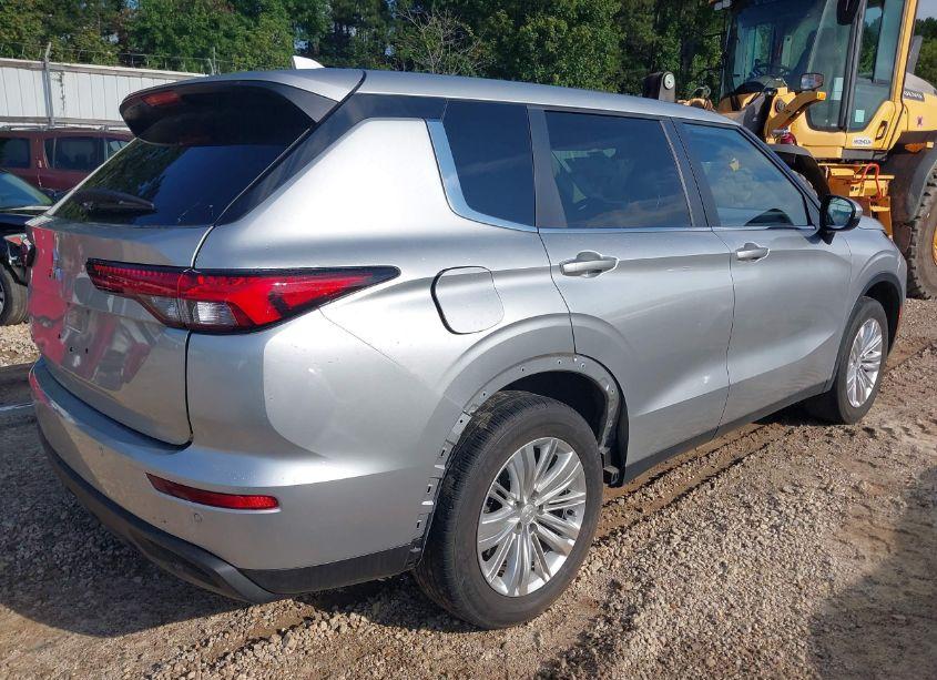 Photo 4 of 2022 Mitsubishi Outlander ES 2.5 2WD (VIN JA4J3TA8XNZ035093)