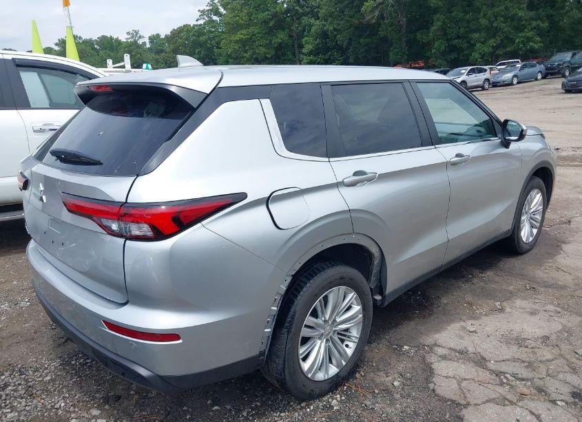 Photo 6 of 2022 Mitsubishi Outlander ES 2.5 2WD (VIN JA4J3TA8XNZ035093)