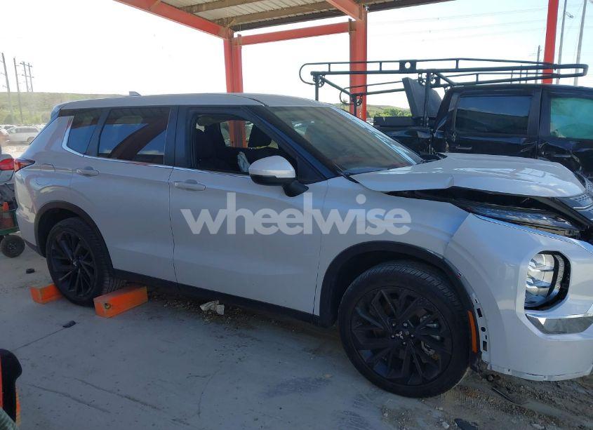 Photo 13 of 2022 Mitsubishi Outlander ES 2.5 2WD (VIN JA4J3TA8XNZ041606)