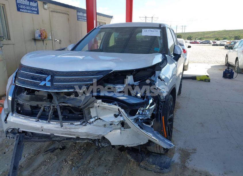 Photo 2 of 2022 Mitsubishi Outlander ES 2.5 2WD (VIN JA4J3TA8XNZ041606)